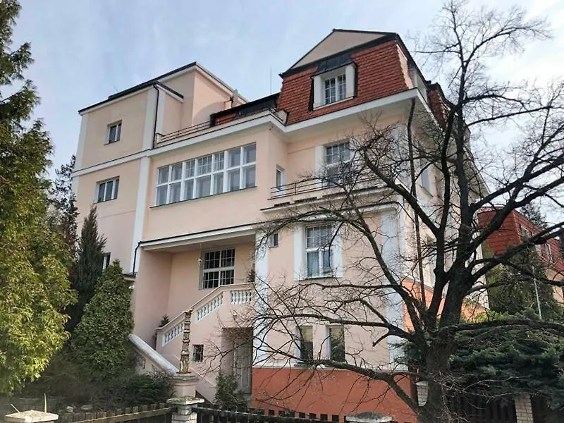 Δωμάτια σε οικογενειακή κατοικία Rooms In Prague-Big+Comfy