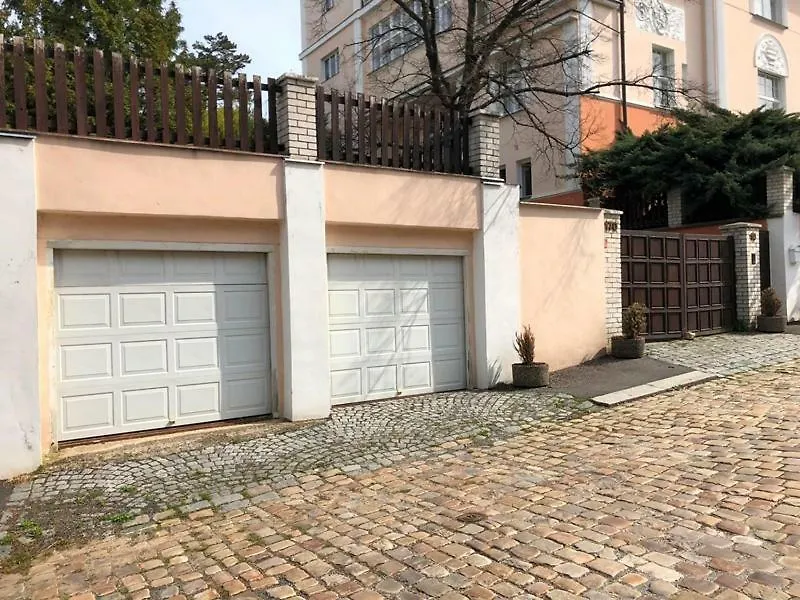 Rooms In Prague-Big+Comfy Δωμάτια σε οικογενειακή κατοικία Πράγα