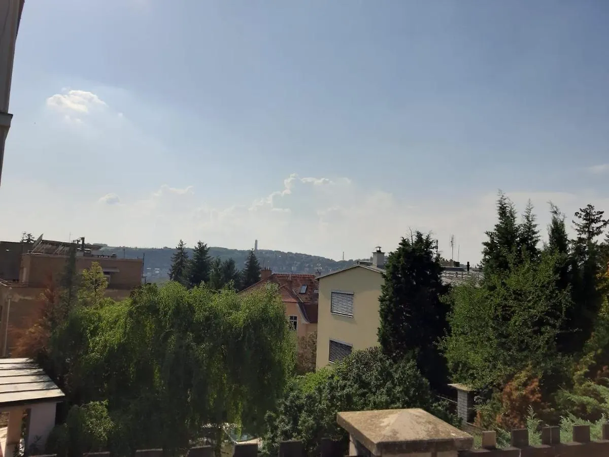 Δωμάτια σε οικογενειακή κατοικία Rooms In Prague-Big+Comfy